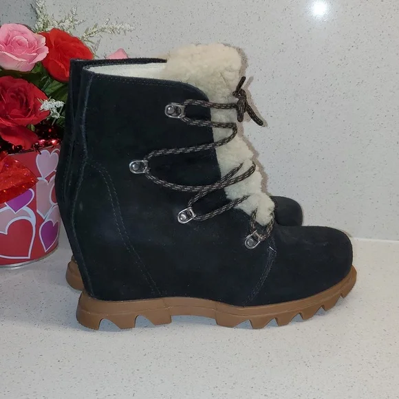 Wms SOREL Suede Leather Wedge Booties (Sz 6)